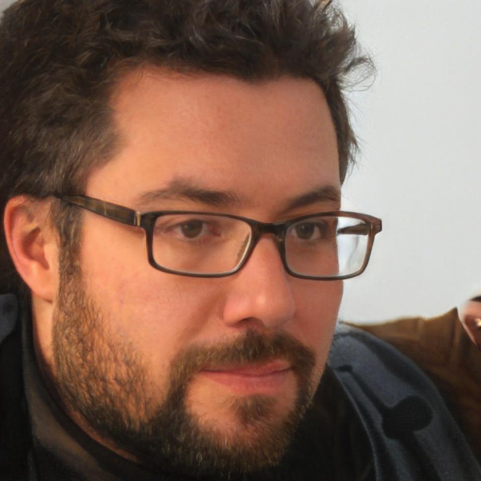 Retrato profesional de Andrés Montemayor