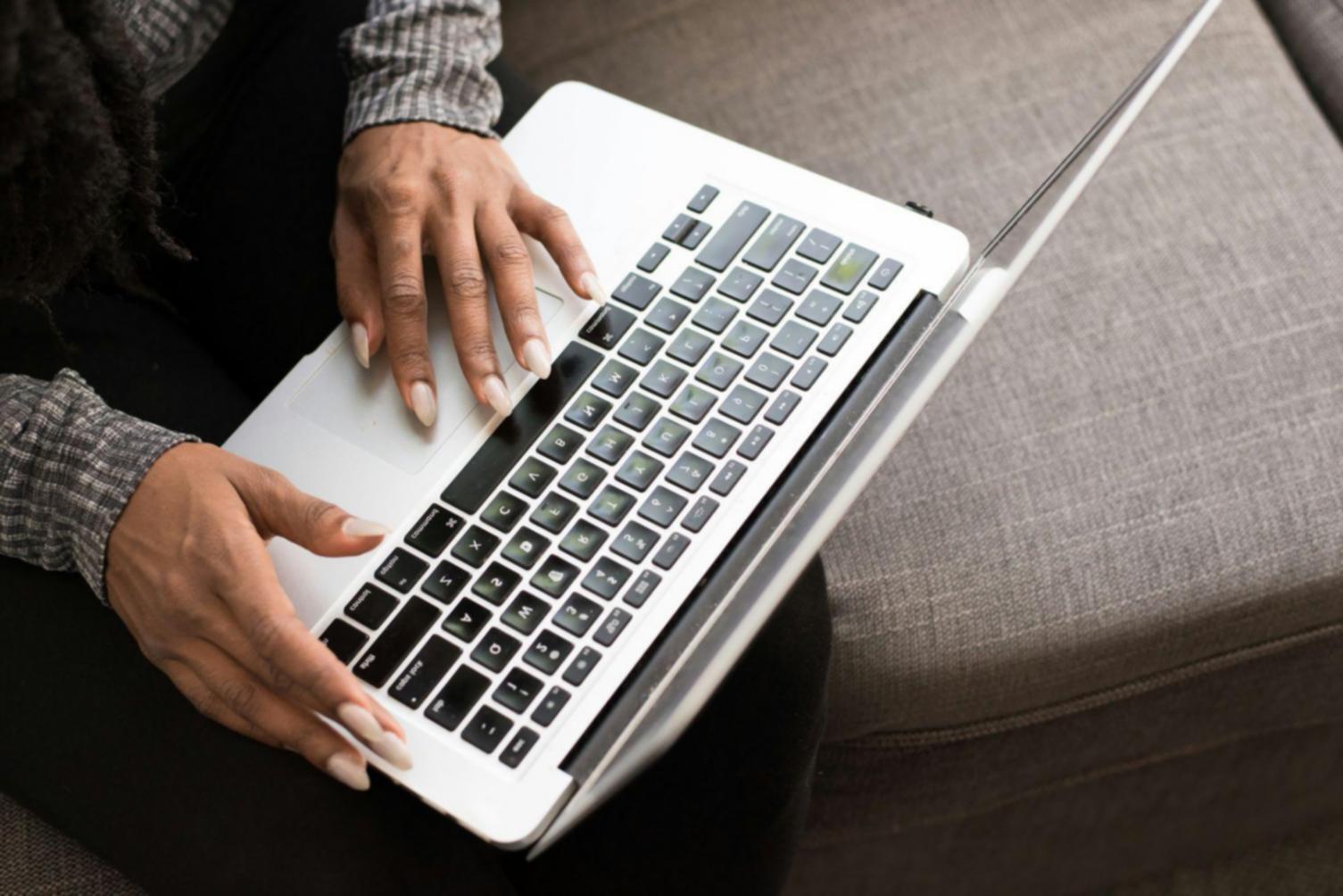 Documentos y calculadora para planificación financiera