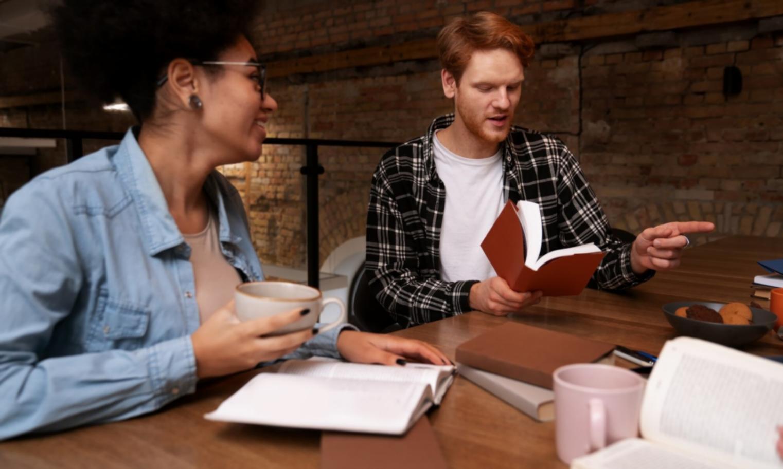 Sesión de trabajo grupal sobre planificación financiera